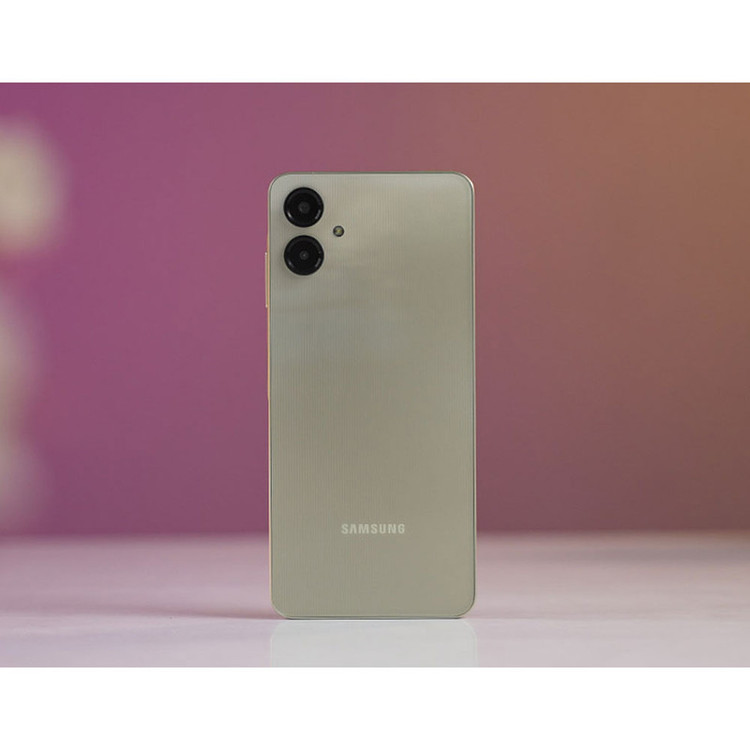 گوشی موبایل کارکرده سامسونگ مدل Galaxy A06 دو سیم کارت ظرفیت 64 گیگابایت و رم 4 گیگابایت